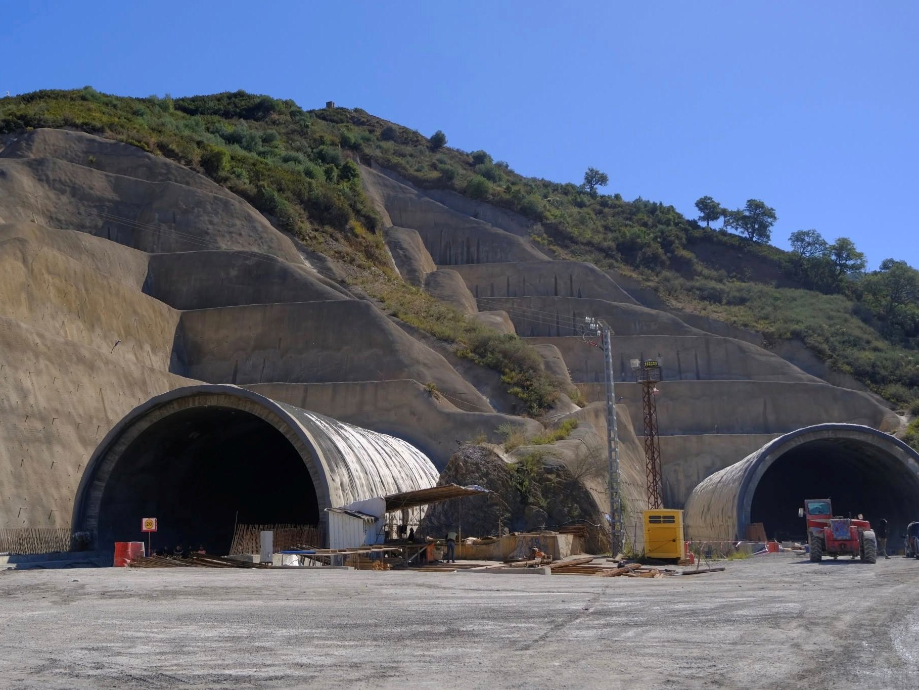 وزارة الأشغال العمومية والمنشآت القاعدية