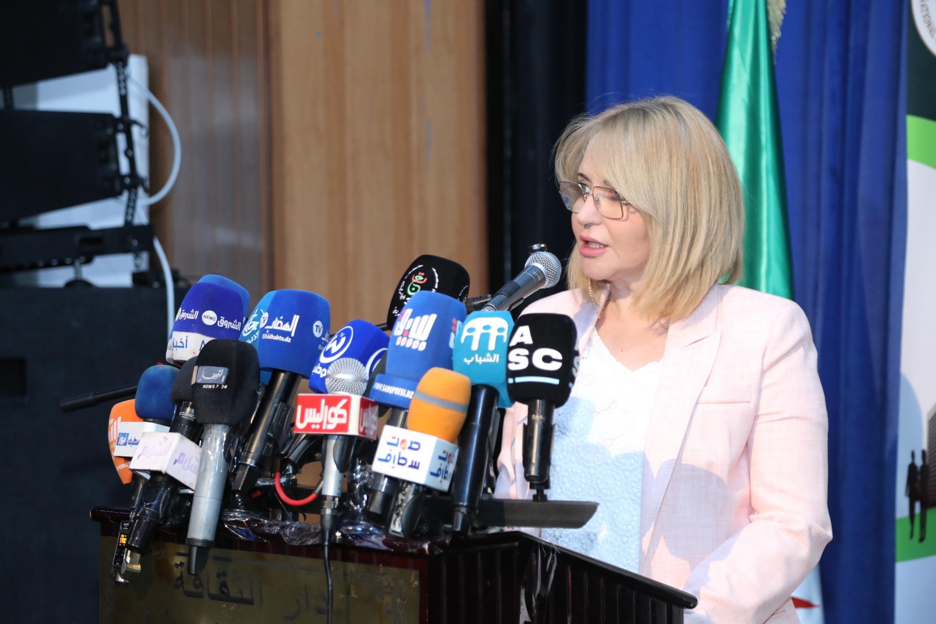 سطيف: السيدة حملاوي تشرف على لقاء مع فعاليات المجتمع المدني 