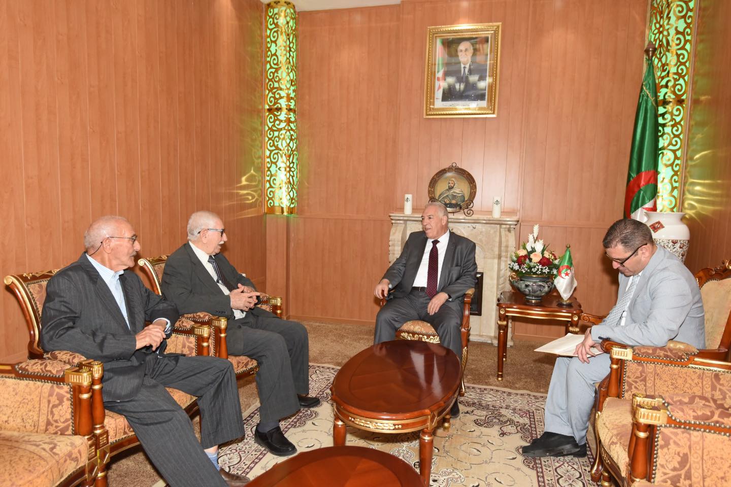 السيد تاشريفت يستقبل وفدا عن الجمعية الوطنية للمحكوم عليهم بالإعدام سابقا