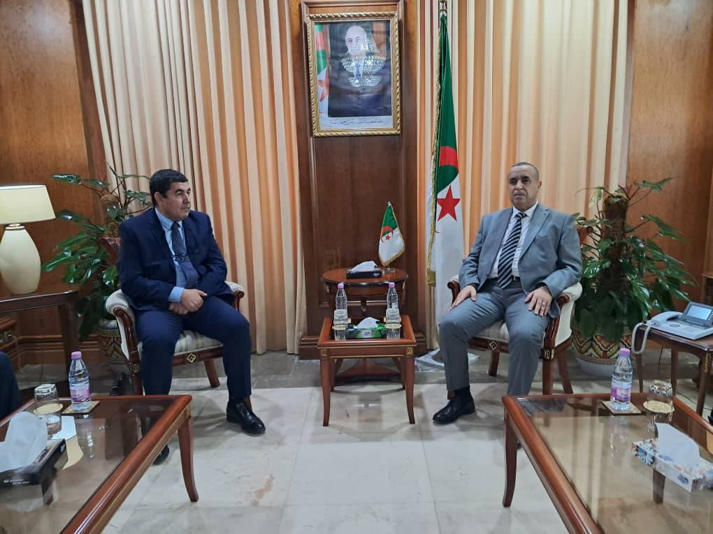 طاقة وطاقات متجددة : بحث سبل تطوير الصناعة الكهربائية وتعزيز التعاون الدولي