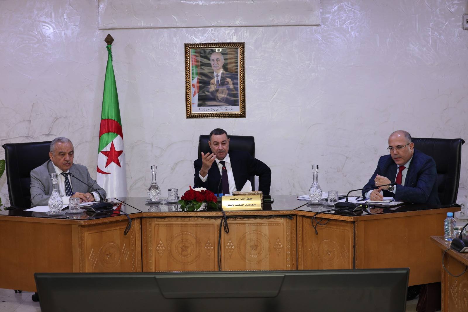 نقل بري: السيد سعيود يؤكد على ضرورة تعزيز دور مجمع "لوجيترانس"  نقل بري: السيد سعيود يؤكد على ضرورة تعزيز دور مجمع "لوجيترانس"