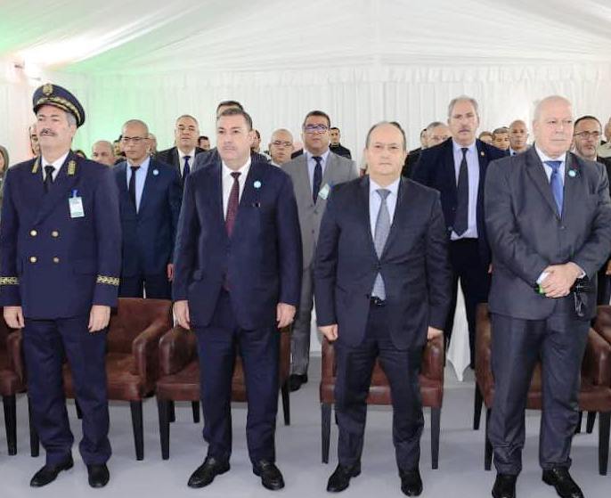 الوزير الأول يدشن بالشلف وحدة لصناعة الشاحنات والحافلات ولواحق قطع غيار  المركبات