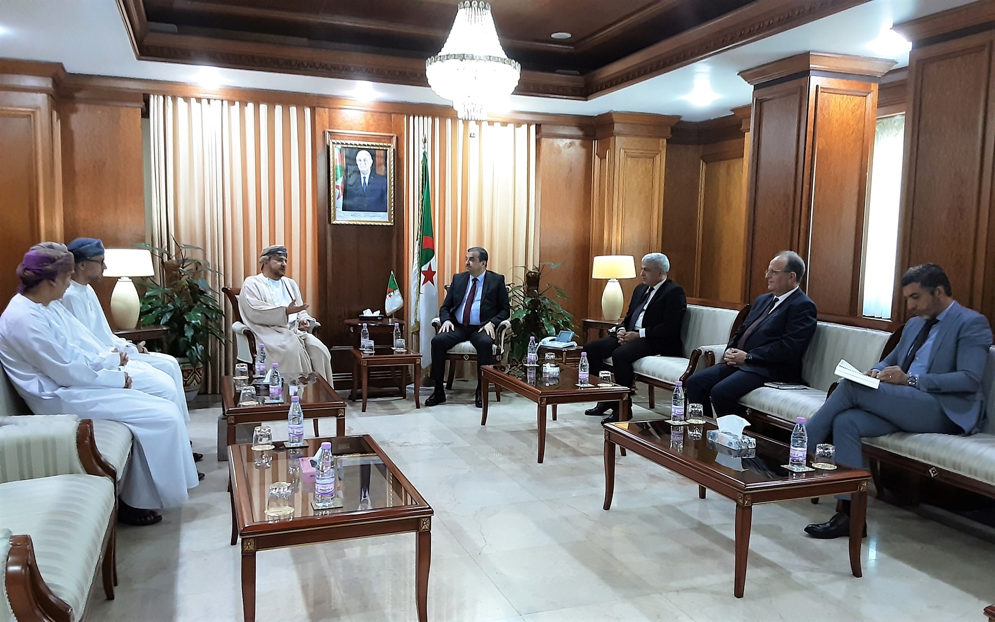 عرقاب يستقبل سفير سلطنة عمان