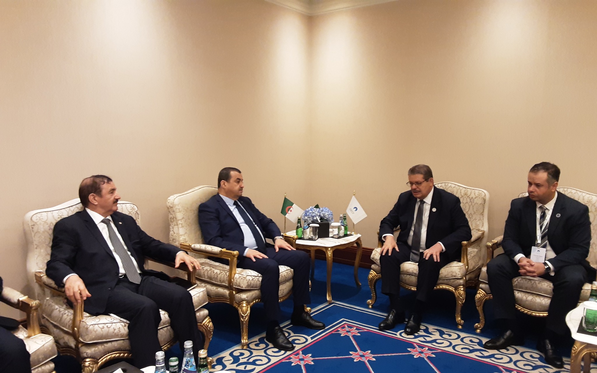 عرقاب يتحادث بالدوحة مع الأمين العام لمنتدى الدول المصدرة للغاز حول  تطورات سوق الغاز العالمية