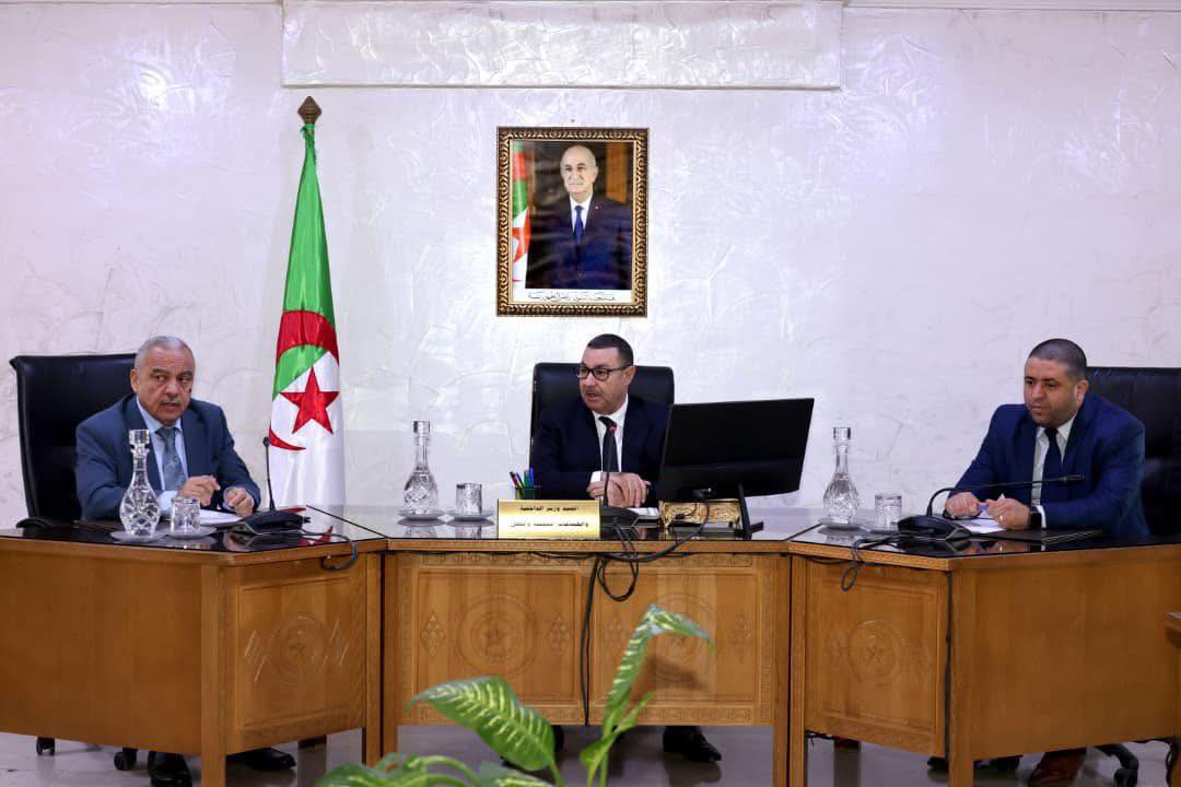 سعيود يشرف على اجتماع تنسيقي مع ولاة تبسة والوادي وخنشلة