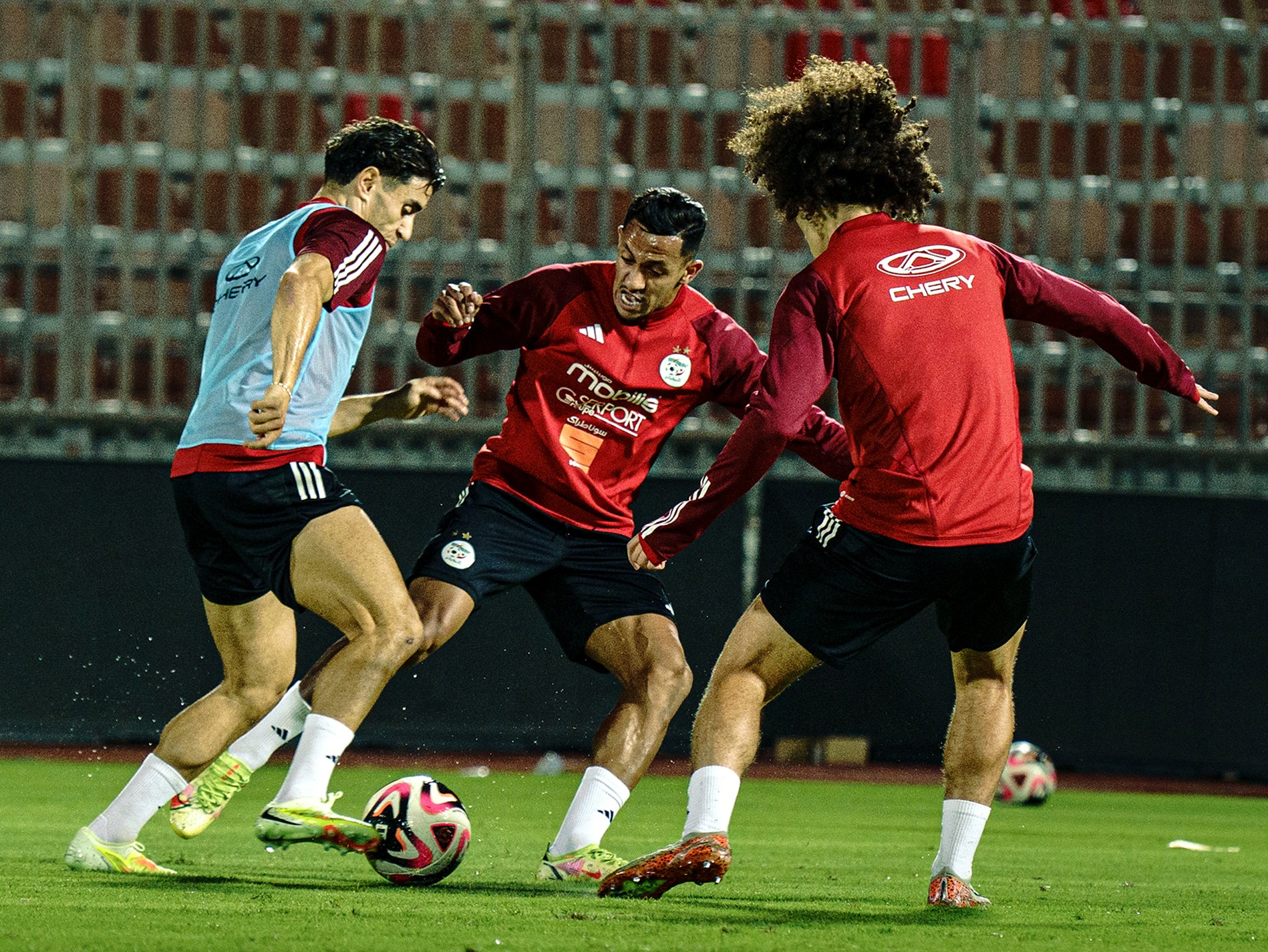 Equipe nationale de football des locaux