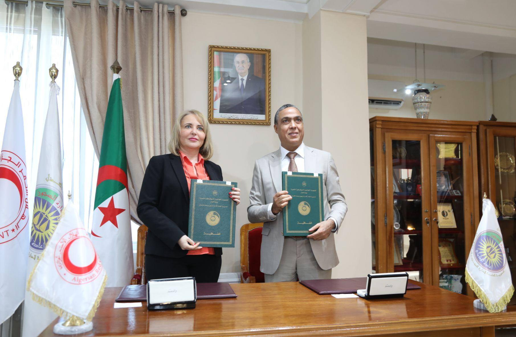 التوقيع على اتفاقية بين المديرية العامة لإدارة السجون والهلال الأحمر  الجزائري