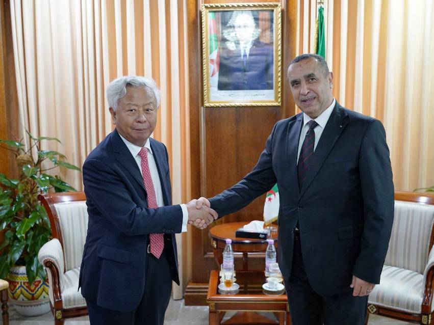 طاقة: السيد عجال يبحث تعزيز التعاون مع وفد من البنك الآسيوي للاستثمار في  البنية التحتية