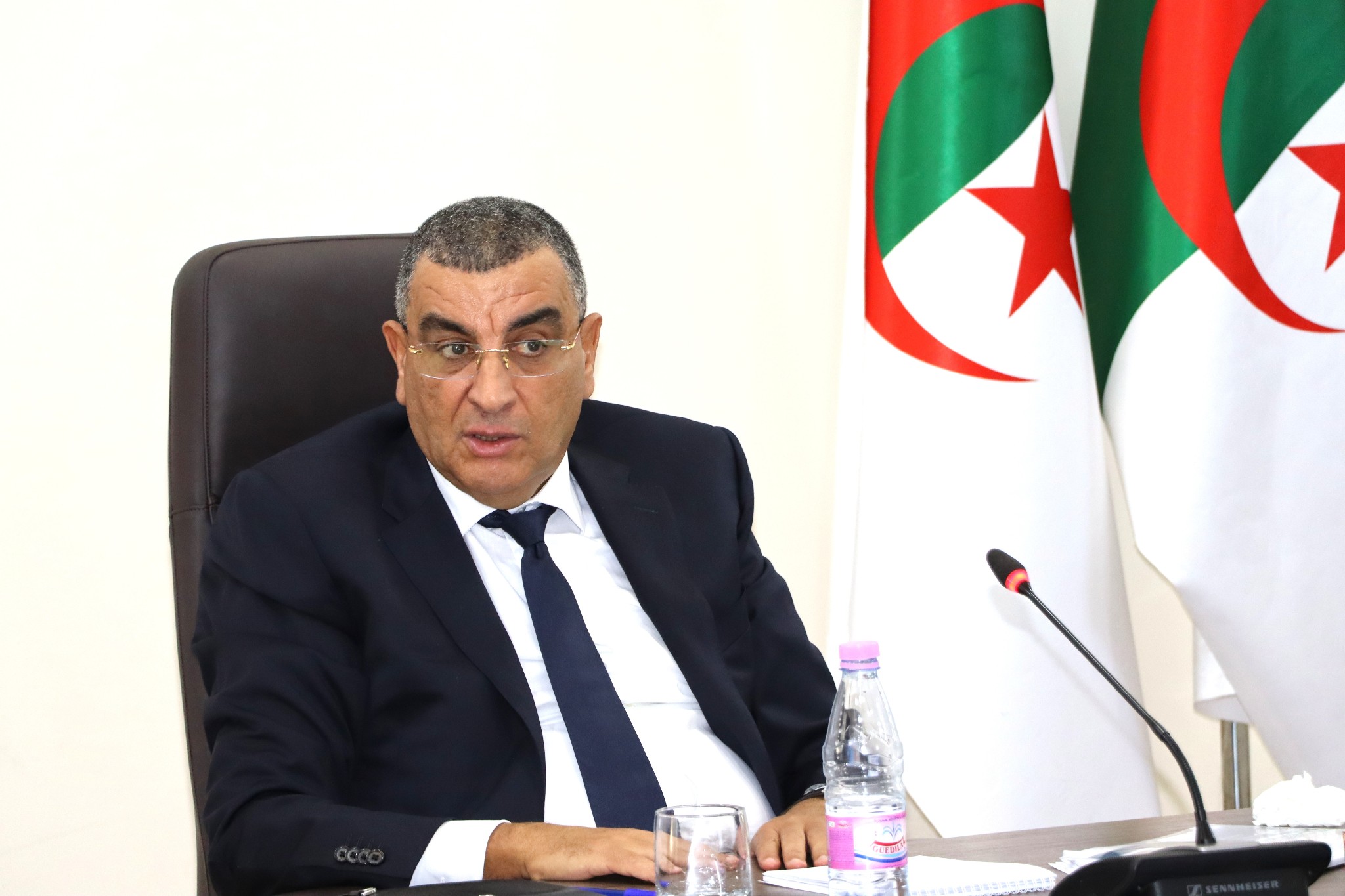 جلاوي يشرف على جلسة عمل لمتابعة مدى التزام مؤسسات  الإنجاز بتعهداتها