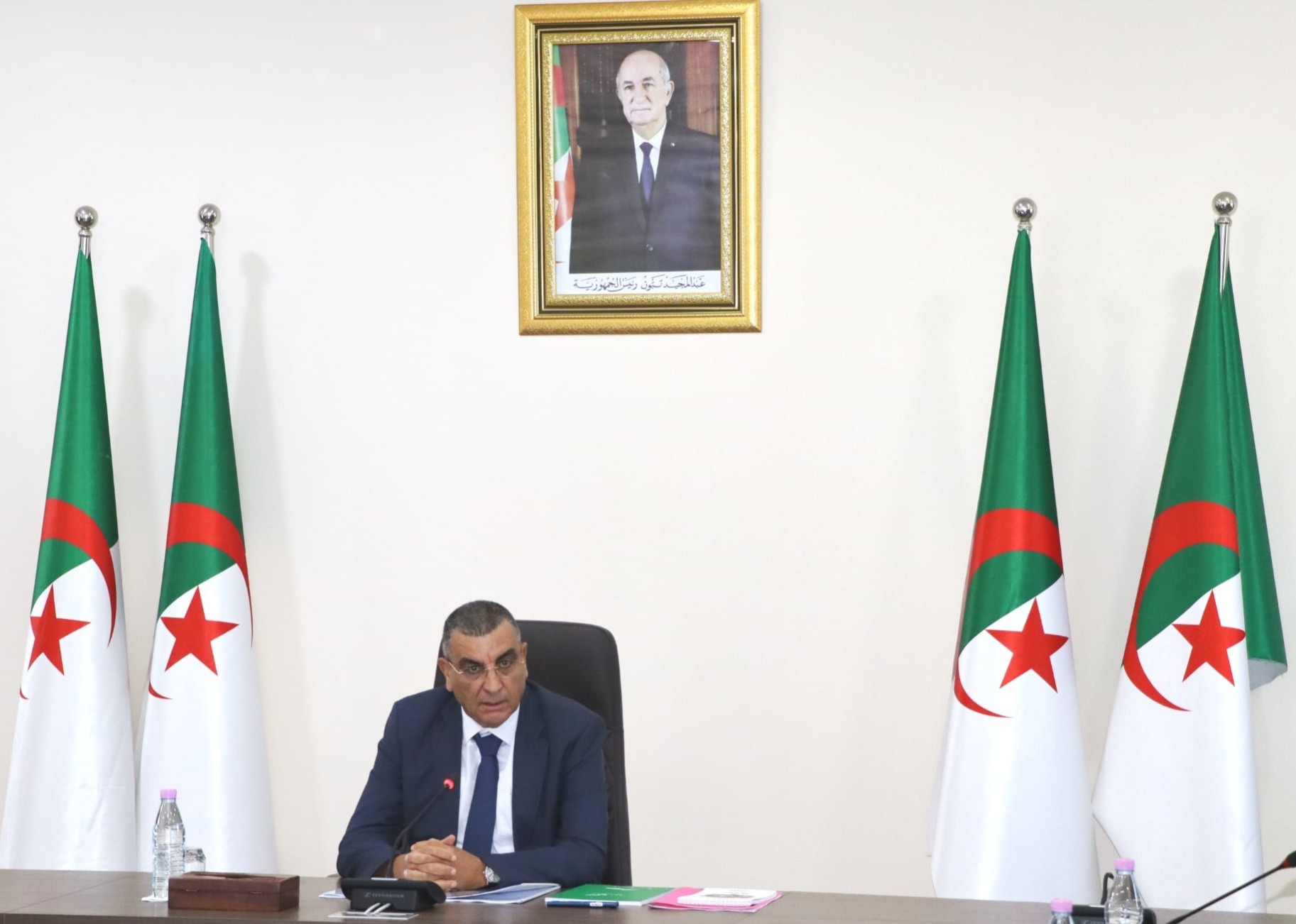 أشغال عمومية : اجتماع لمتابعة تسريع إنجاز منفذ الطريق السيار جن جن - العلمة