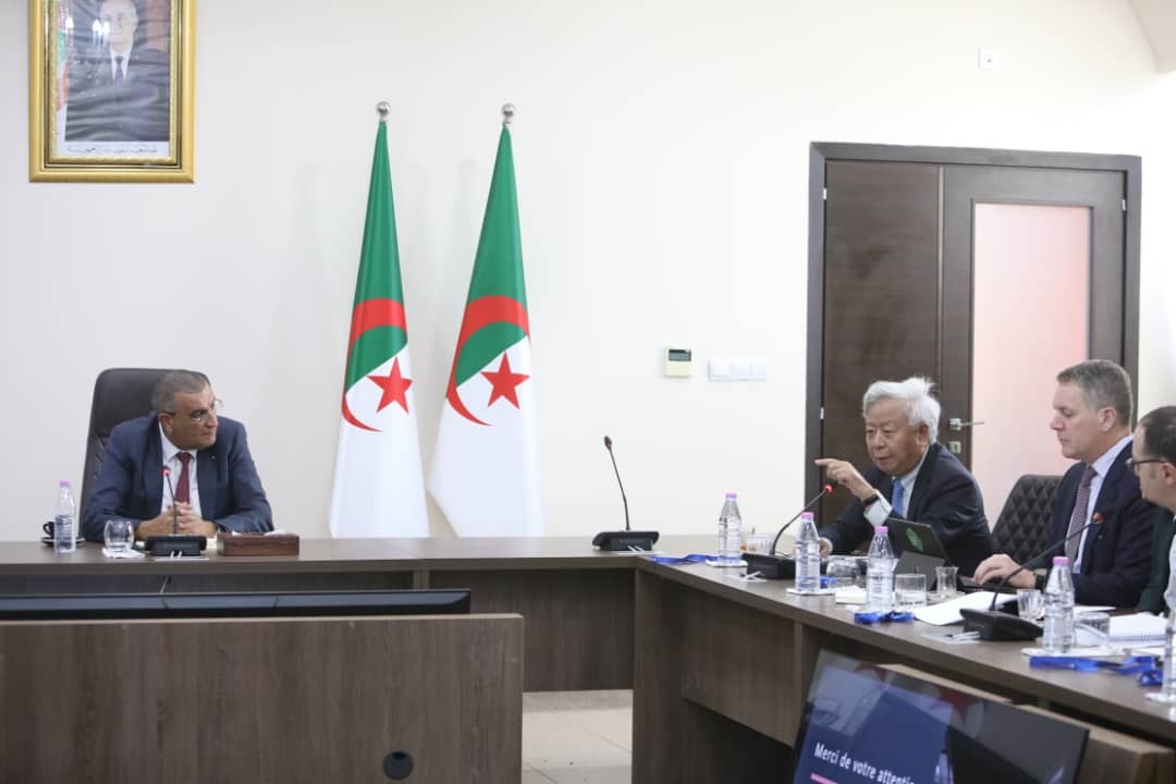 أشغال عمومية: السيد جلاوي يبحث سبل التعاون مع وفد البنك الآسيوي للاستثمار  في البنية التحتية
