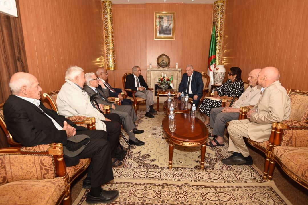 وزير المجاهدين يستقبل رئيس جمعية قدماء وزارة التسليح والاتصالات العامة  "المالغ"