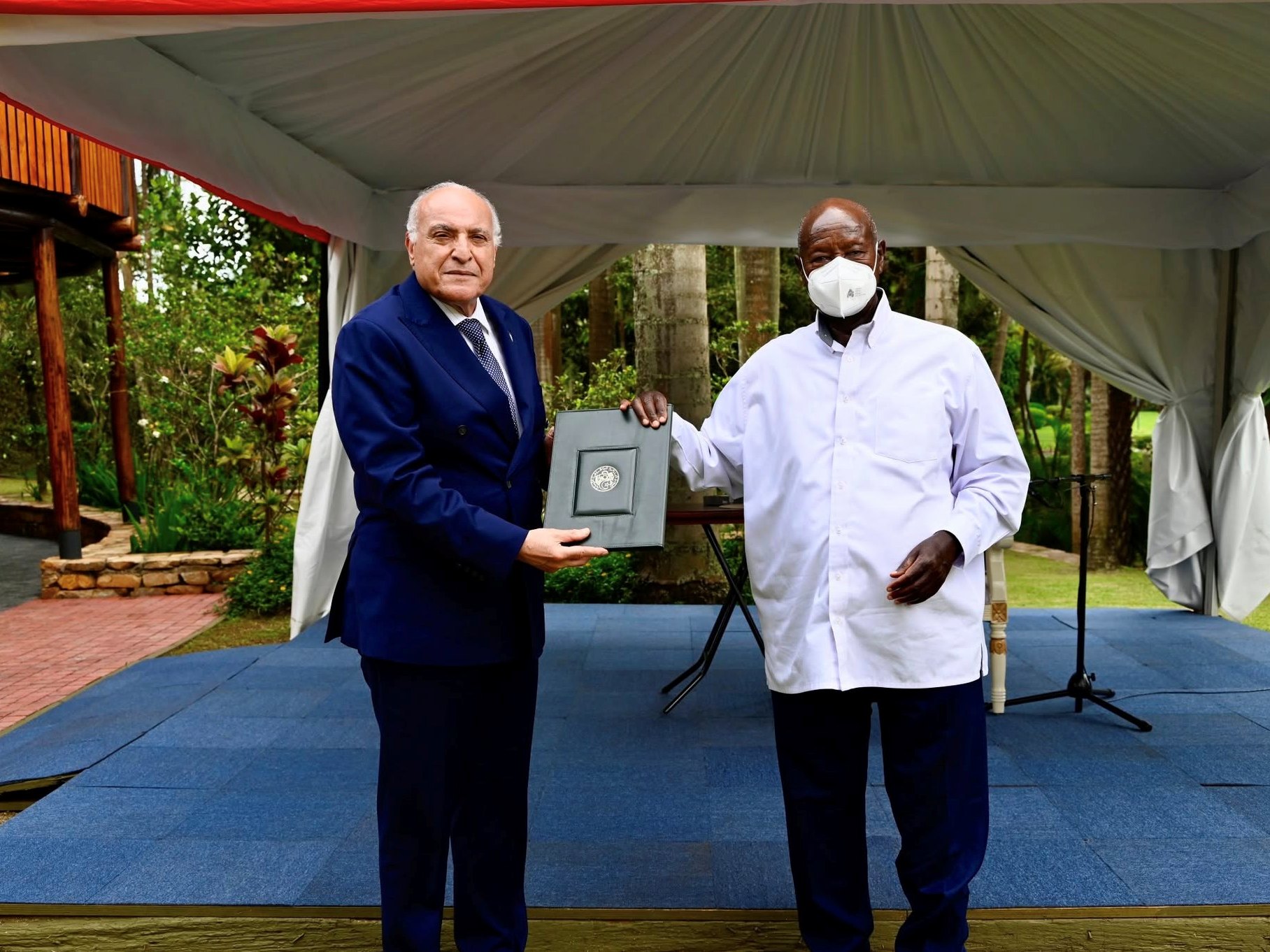 السيد عطاف يستقبل بكمبالا من قبل رئيس جمهورية أوغندا