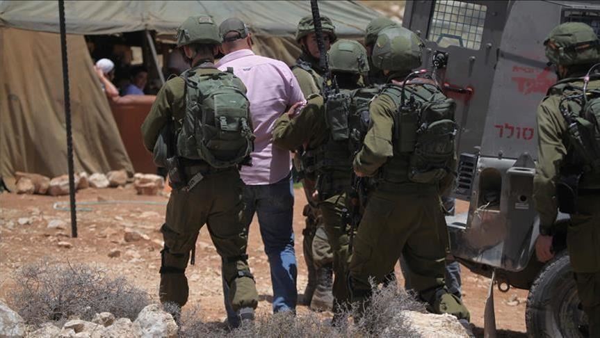 فسلطين : الاحتلال الصهيوني يحتجز 15 أسيرا محررا جنوب أريحا  فسلطين : الاحتلال الصهيوني يحتجز 15 أسيرا محررا جنوب أريحا
