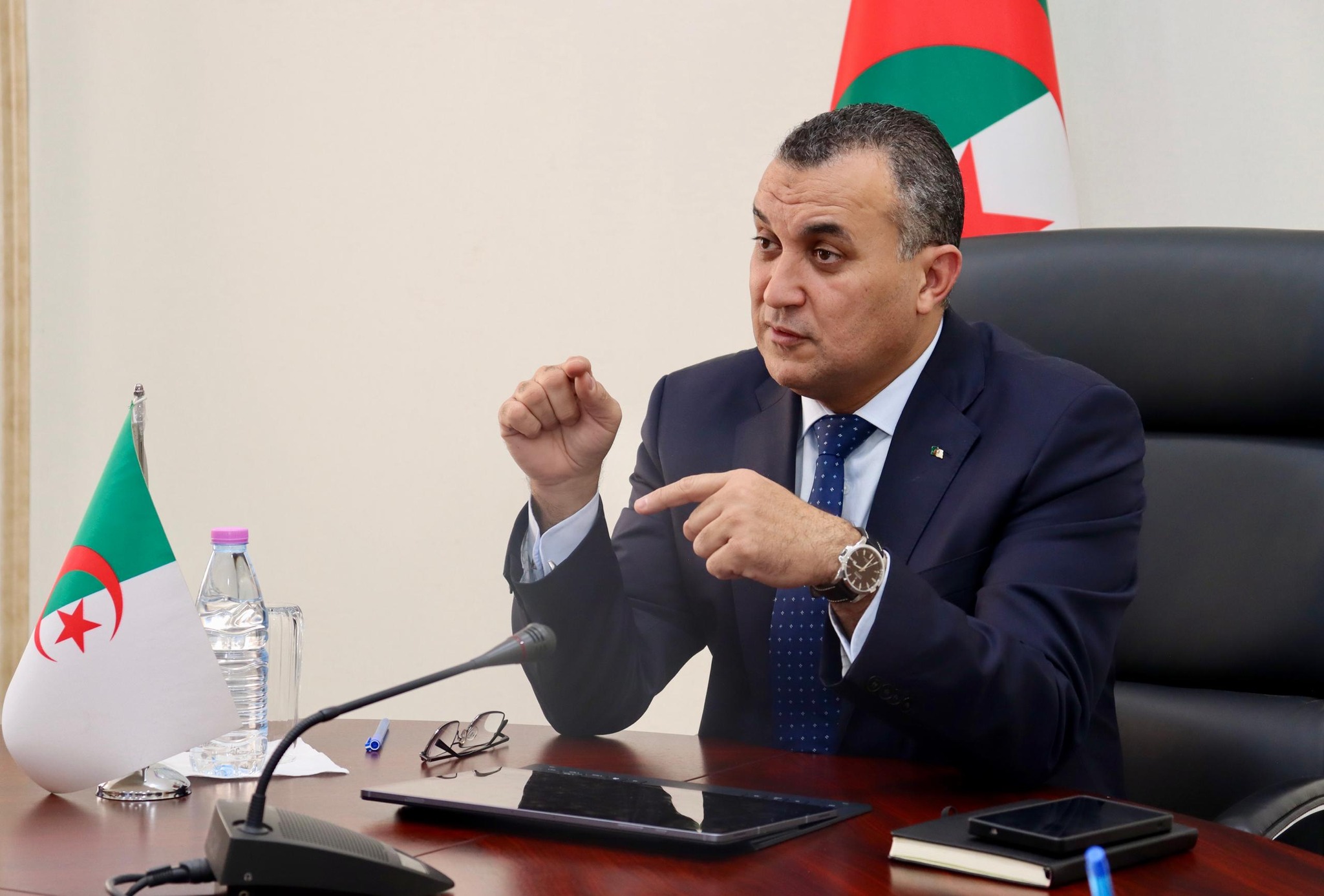 وزير البريد والمواصلات السلكية واللاسلكية سيد علي زروقي