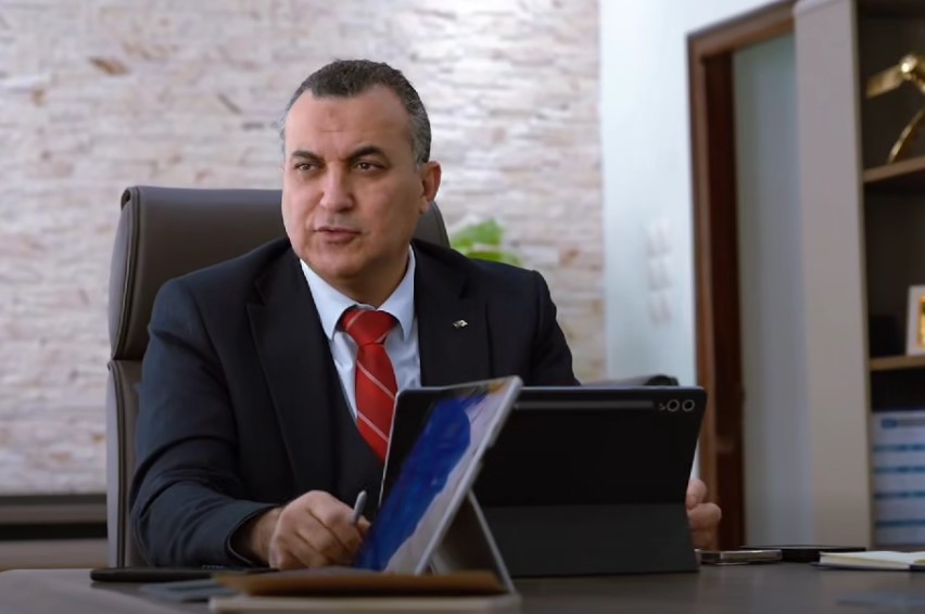 زروقي يعقد اجتماعا مع مسؤولي مؤسسة مختصة في تطوير العديد من المنتجات  الرقمية