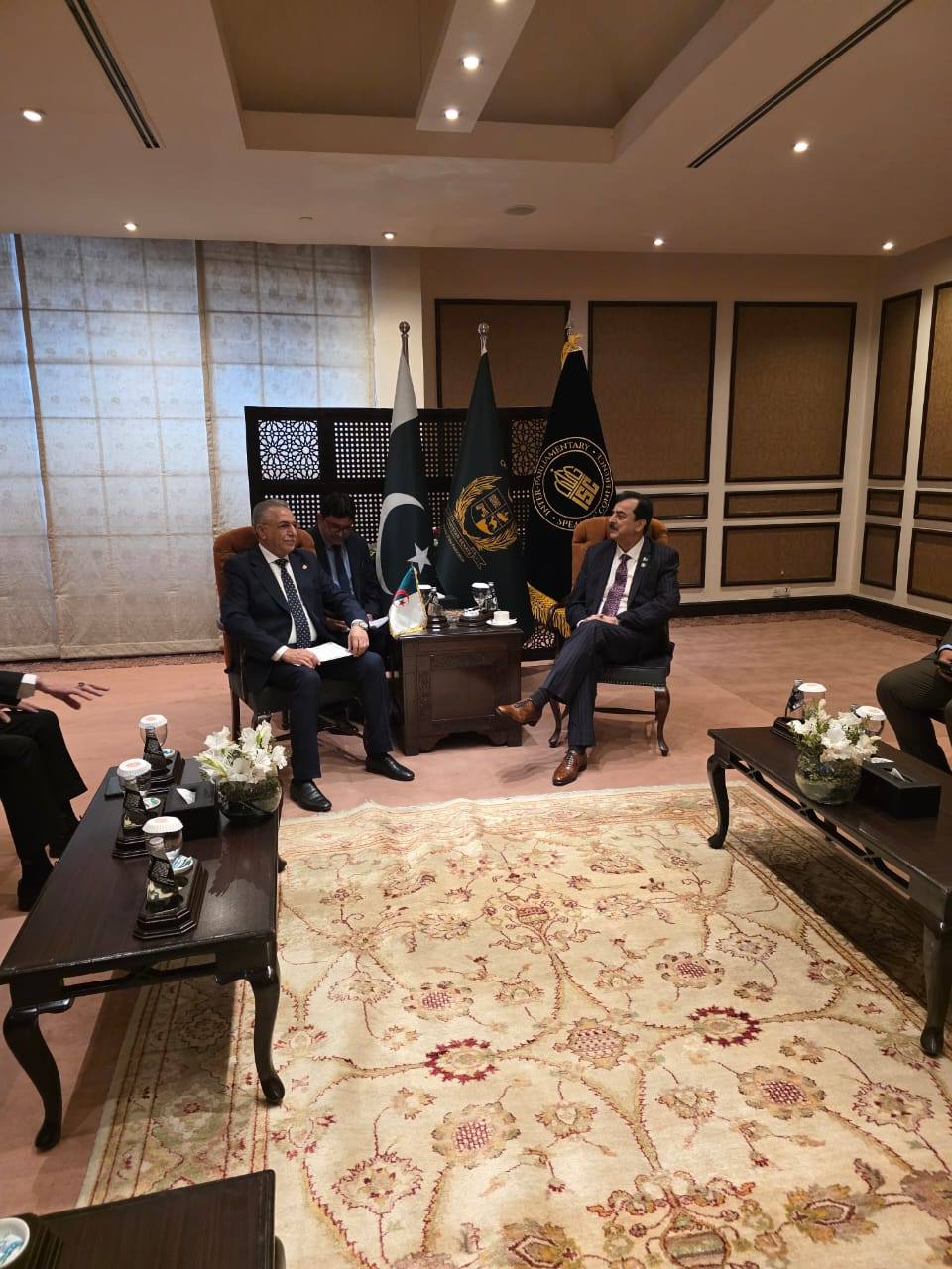 رئيس المجموعة البرلمانية للثلث الرئاسي بمجلس الامة يستقبل بإسلام آباد من  طرف رئيس مجلس الشيوخ الباكستاني