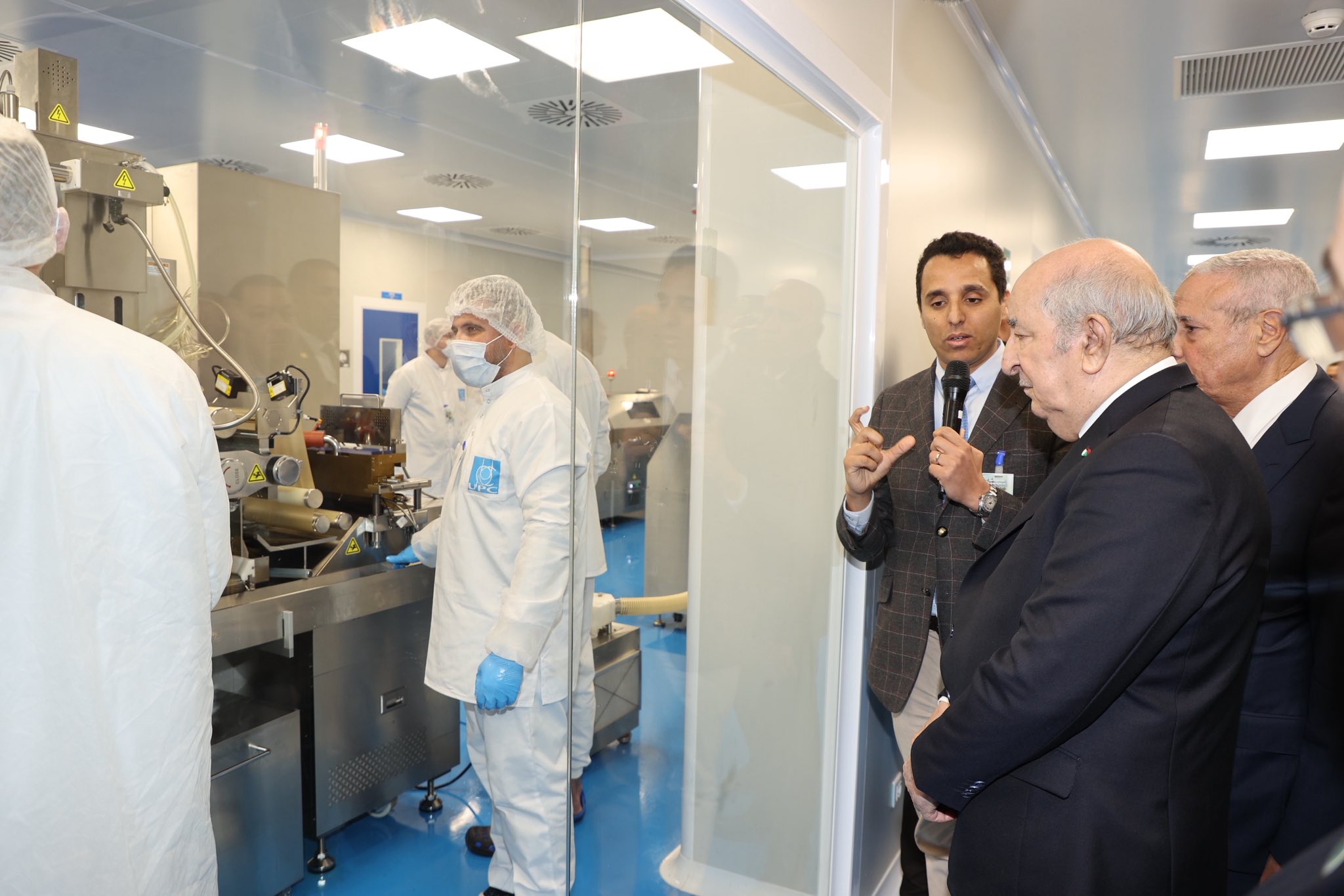 رئيس الجمهورية: الجزائر تمكنت من اطلاق "صناعة صيدلانية حقيقية"