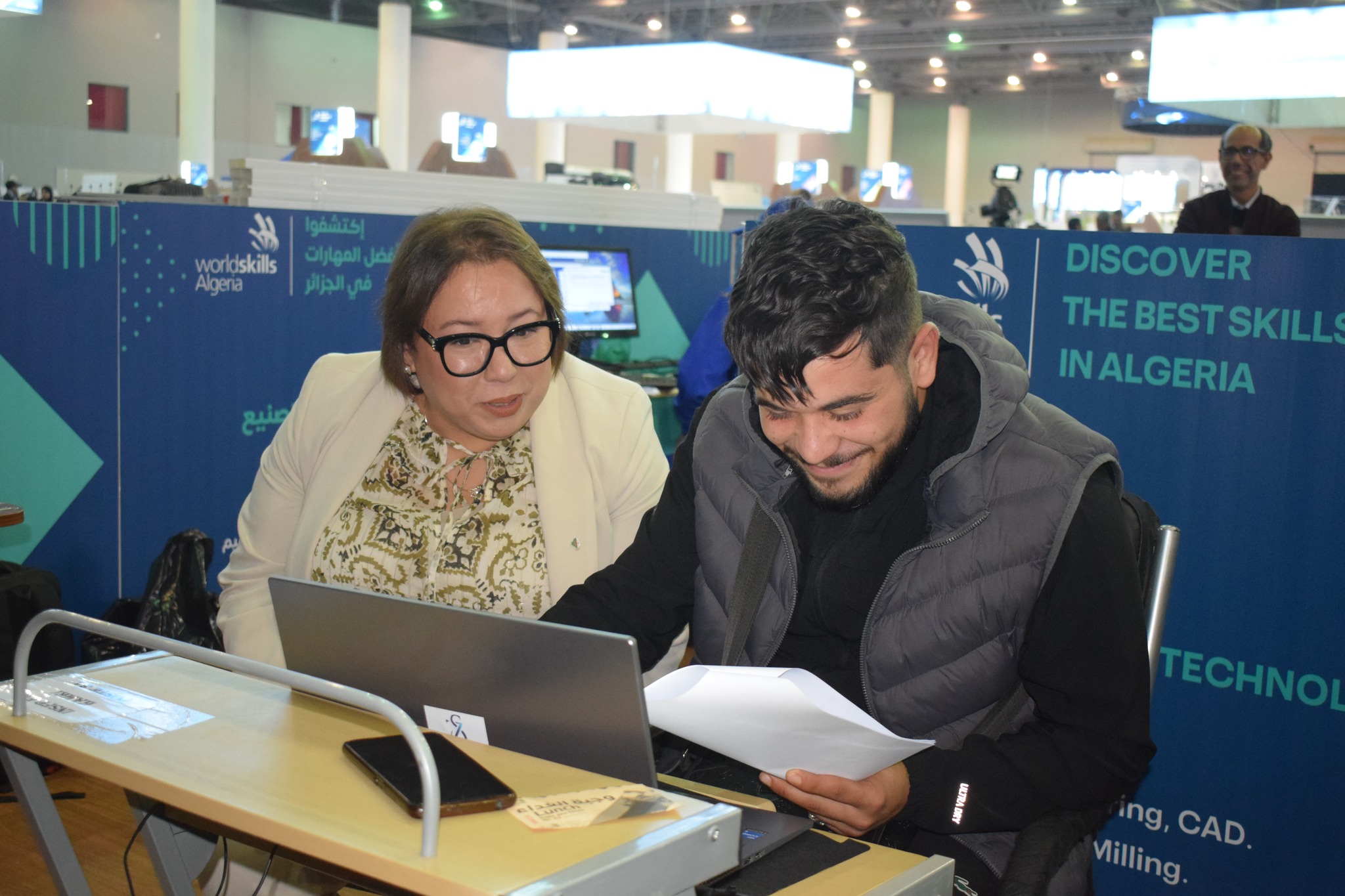 الأولمبياد الوطني للمهن بوهران: المقاول الذاتي و تثمين المسار المهني محور  جلسة نقاش