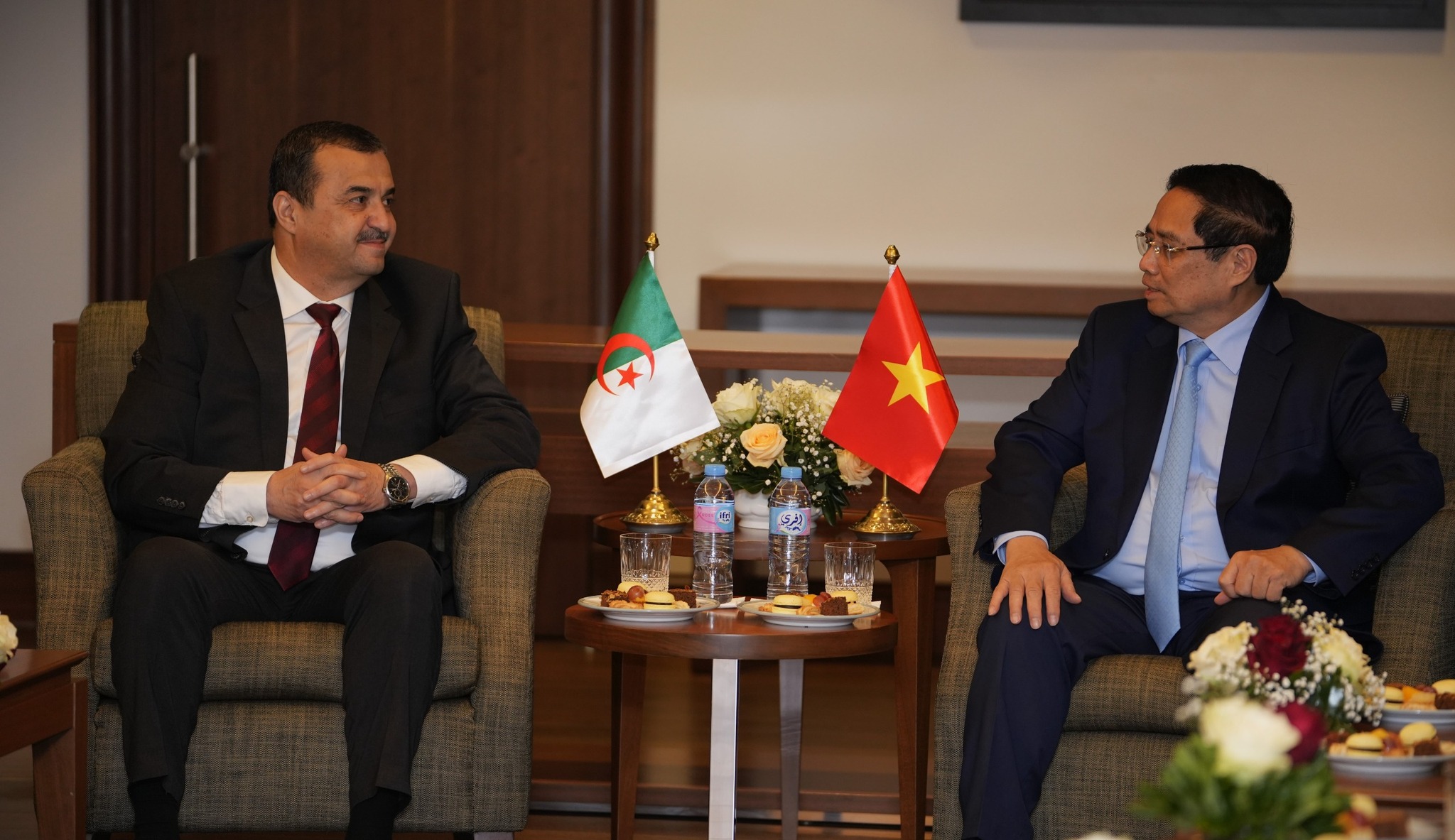 محروقات و مناجم: السيد عرقاب و الوزير الأول الفيتنامي يلتزمان بدفع التعاون  الثنائي نحو آفاق أوسع