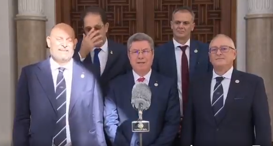 تكريم رئيس الجمهورية من قبل الحركة الرياضية المتوسطية، عرفان بالاهتمام الذي  يوليه للشباب والرياضة