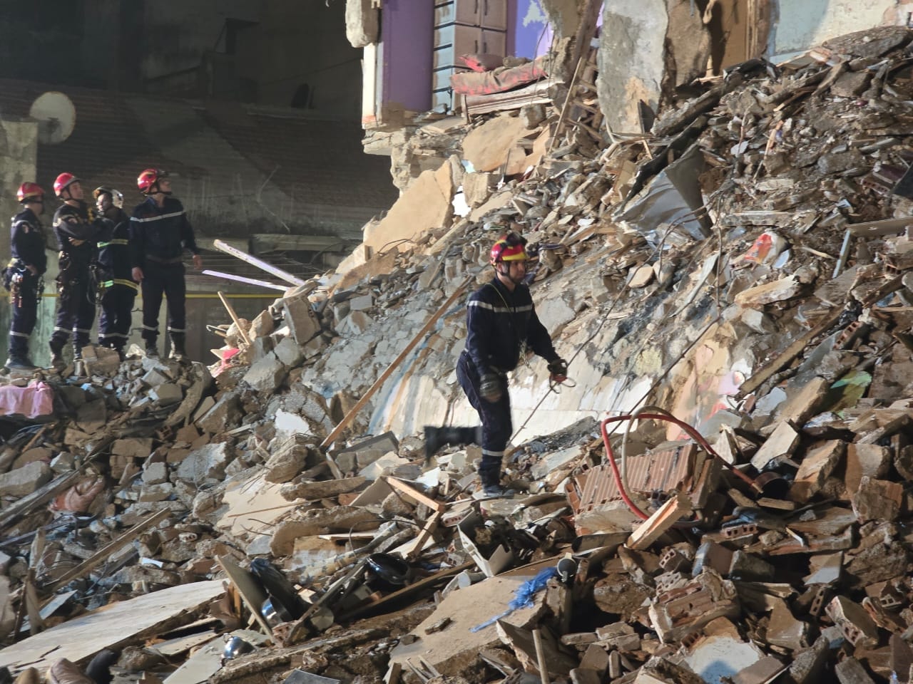 جريح واحد في حادث انهيار جزئي لبناية بالعاصمة
