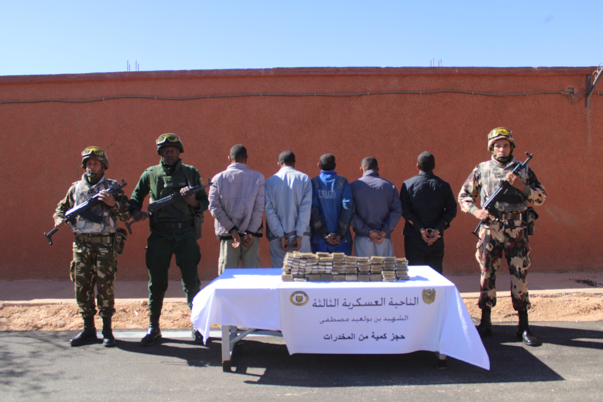 إحباط محاولات إدخال قرابة 10 قناطير من الكيف المعالج  عبر الحدود مع المغرب