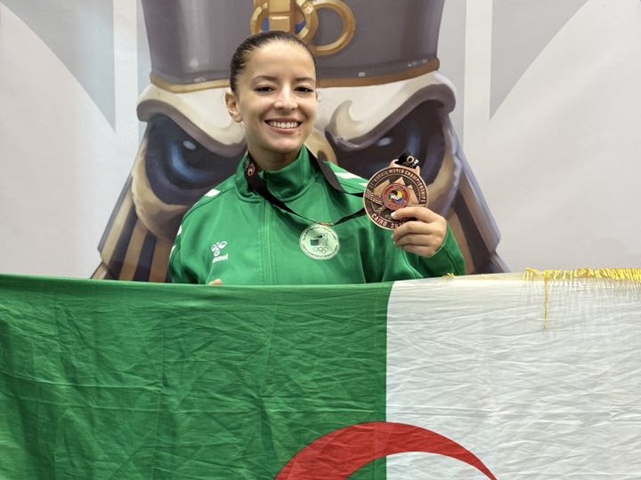 Louiza Abouriche avec sa belle médaille de bronze