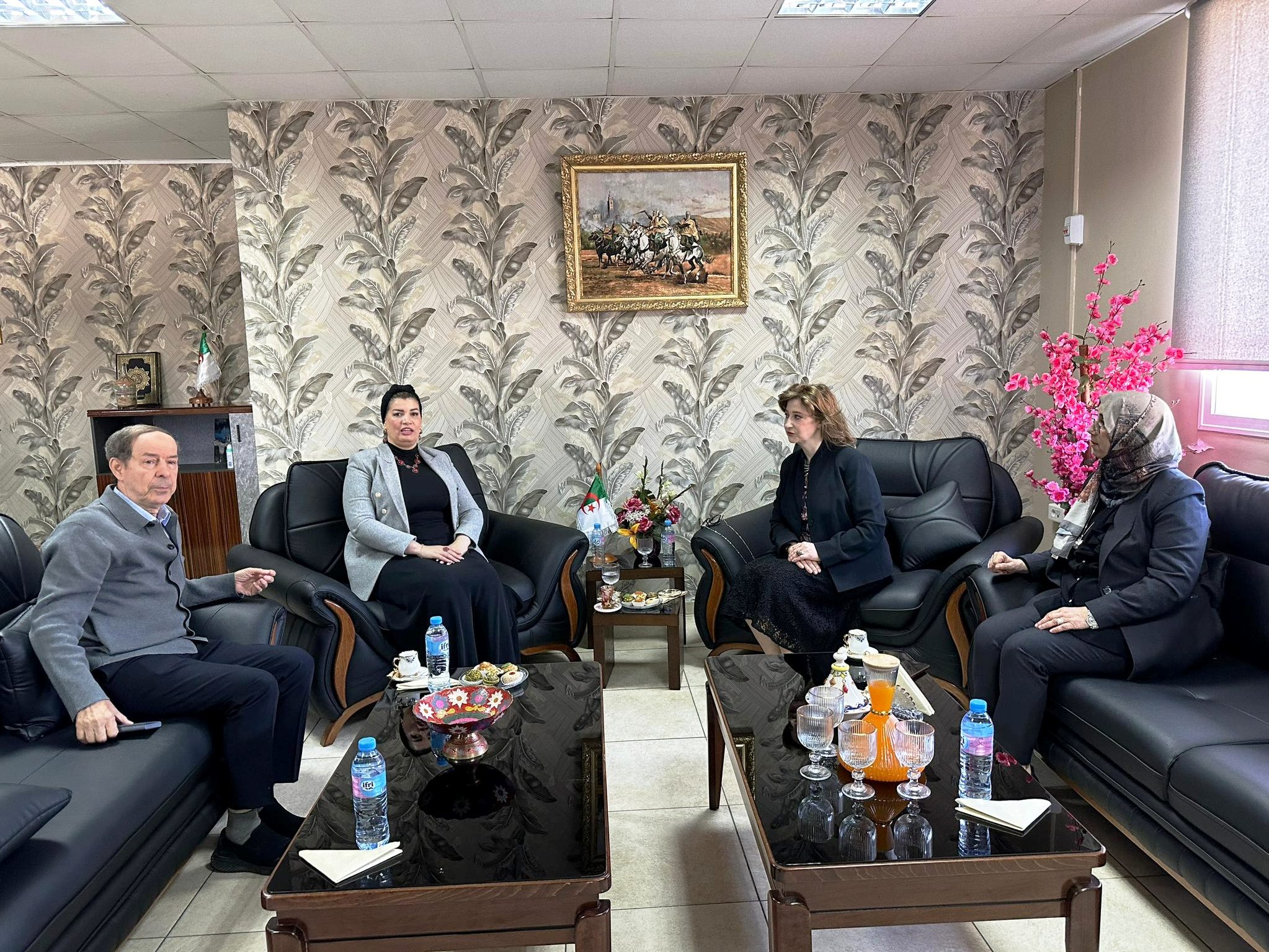 السيدة مولوجي تزور مقر الهيئة الوطنية لحماية وترقية الطفولة