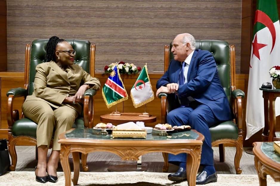 عطاف يستقبل نظيره وزيرة العلاقات الدولية والتجارة لجمهورية ناميبيا