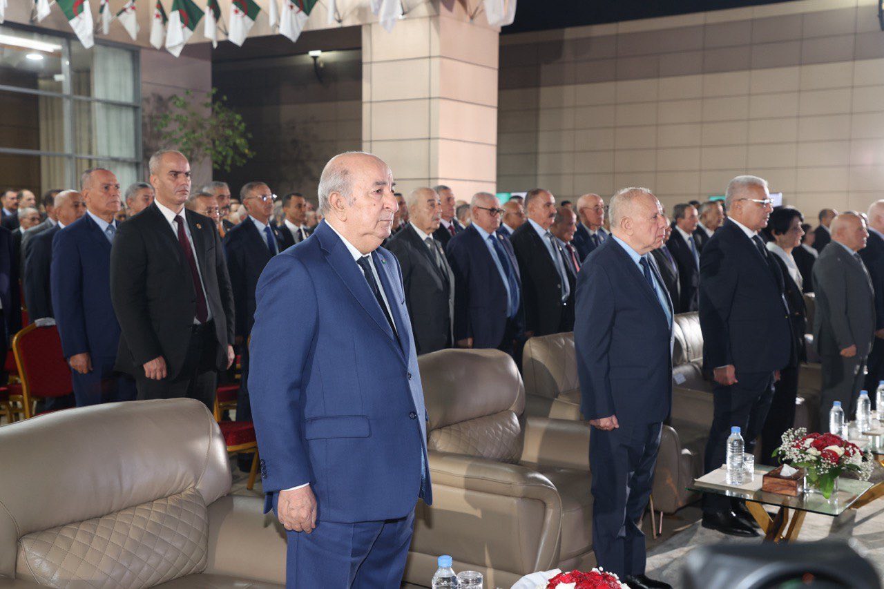 رئيس الجمهورية يترأس حفلا بالنادي الوطني للجيش