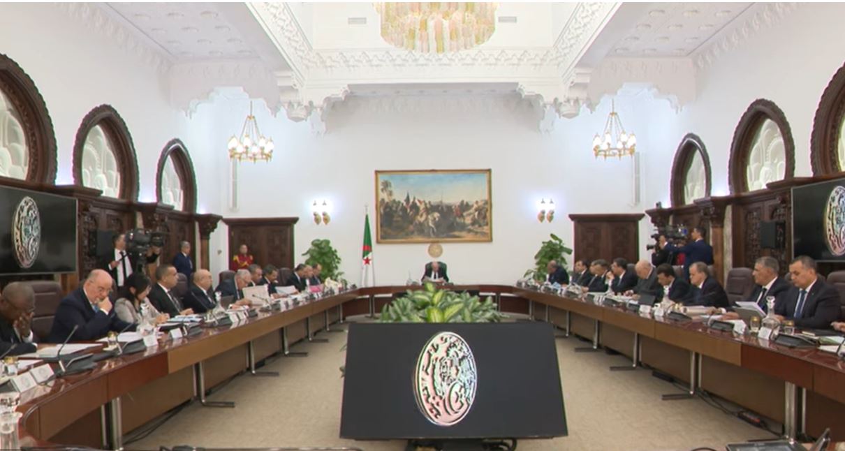 رئيس الجمهورية يسدي توجيهاته ليكون مشروع قانون المرور صارما في تحميل  المسؤوليات للأطراف المعنية