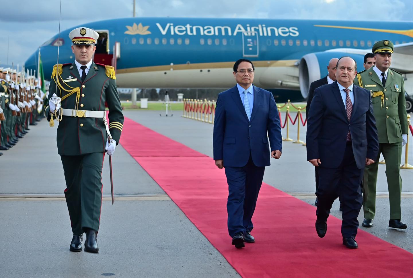 رئيس وزراء جمهورية فيتنام الاشتراكية يحل بالجزائر في زيارة رسمية