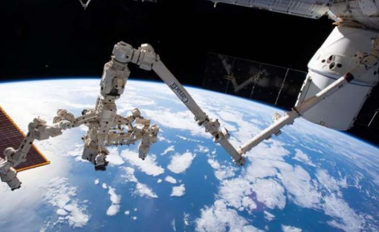 إطلاق 52 قمرا صناعيا