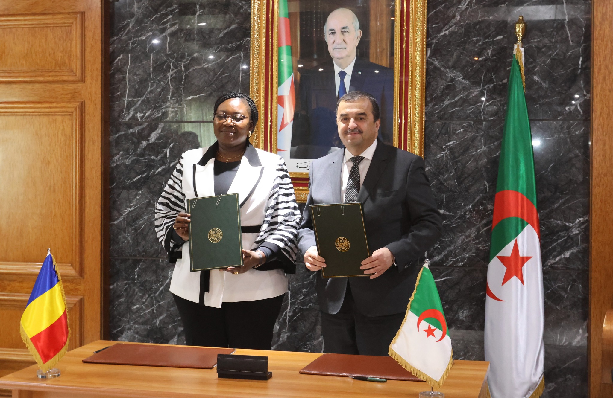 الجزائر/تشاد : توقيع محضر محادثات لتعزيز التعاون في مجالي المحروقات  والمناجم