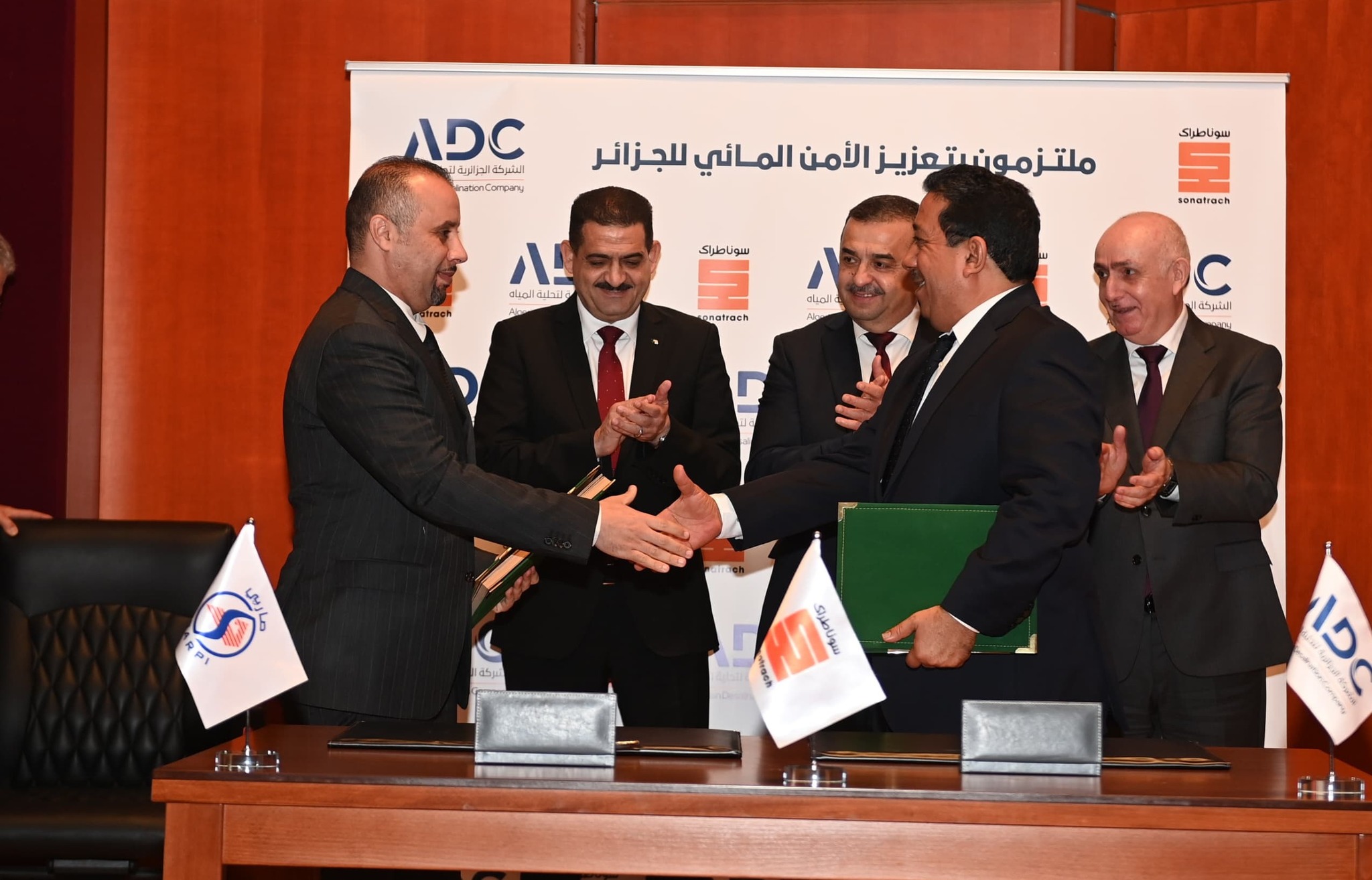 مجمع سوناطراك : التوقيع على عقود لإنجاز ثلاثة مصانع لتحلية المياه بالشلف  ومستغانم وتلمسان