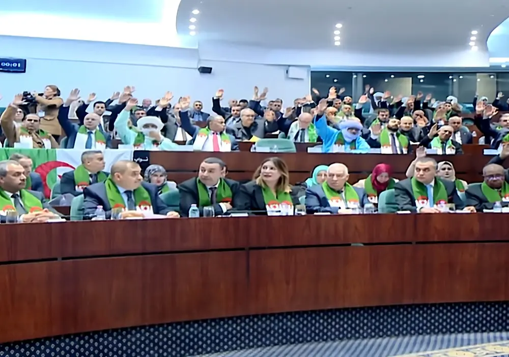 المصادقة على القانون العضوي المتعلق بالقانون الأساسي للقضاء