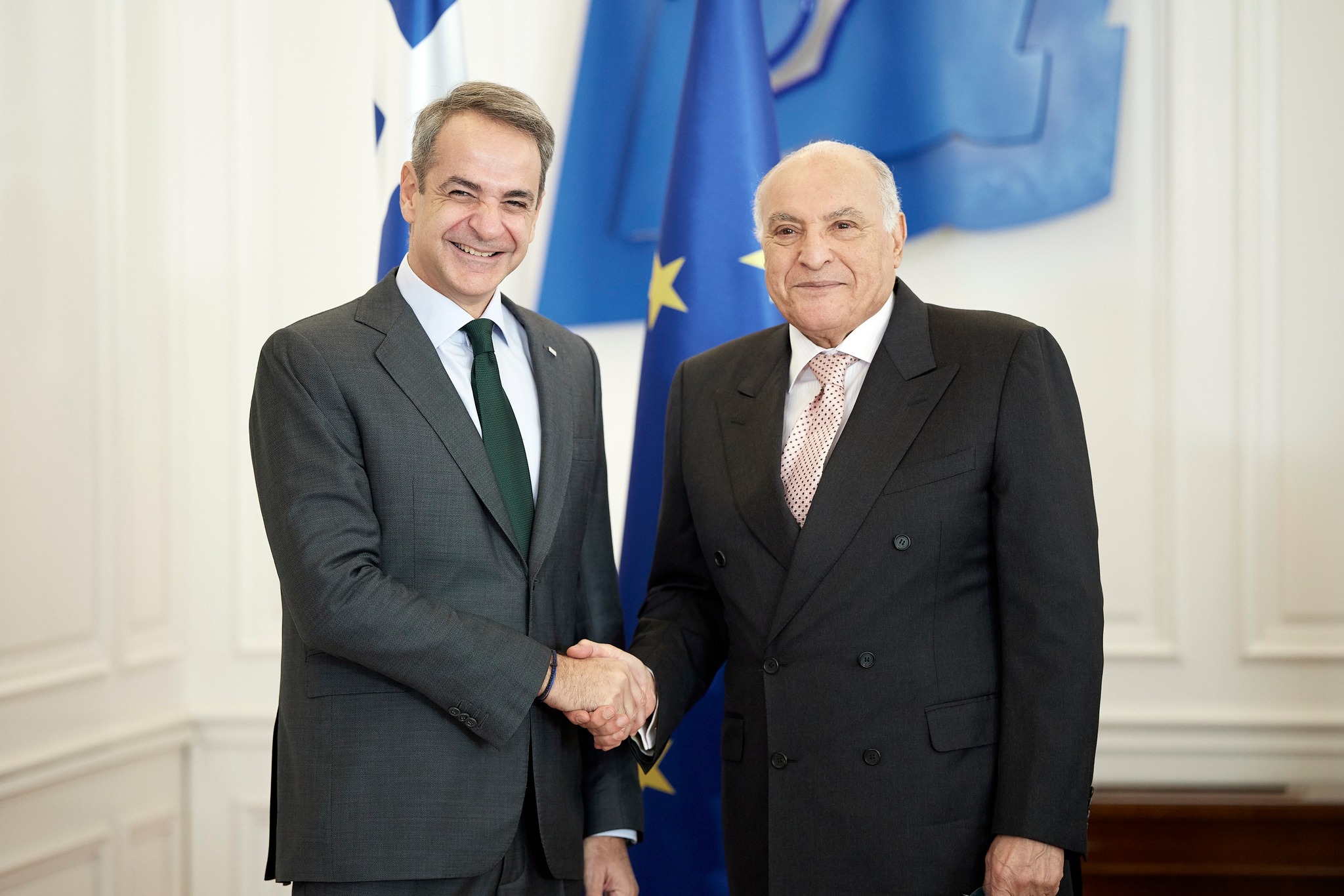 عطاف يستقبل من طرف رئيس الوزراء اليوناني