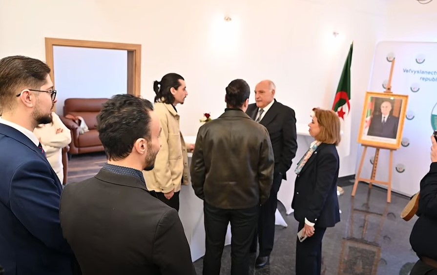 عطاف يلتقي بأعضاء من الجالية الوطنية المقيمة بسلوفاكيا