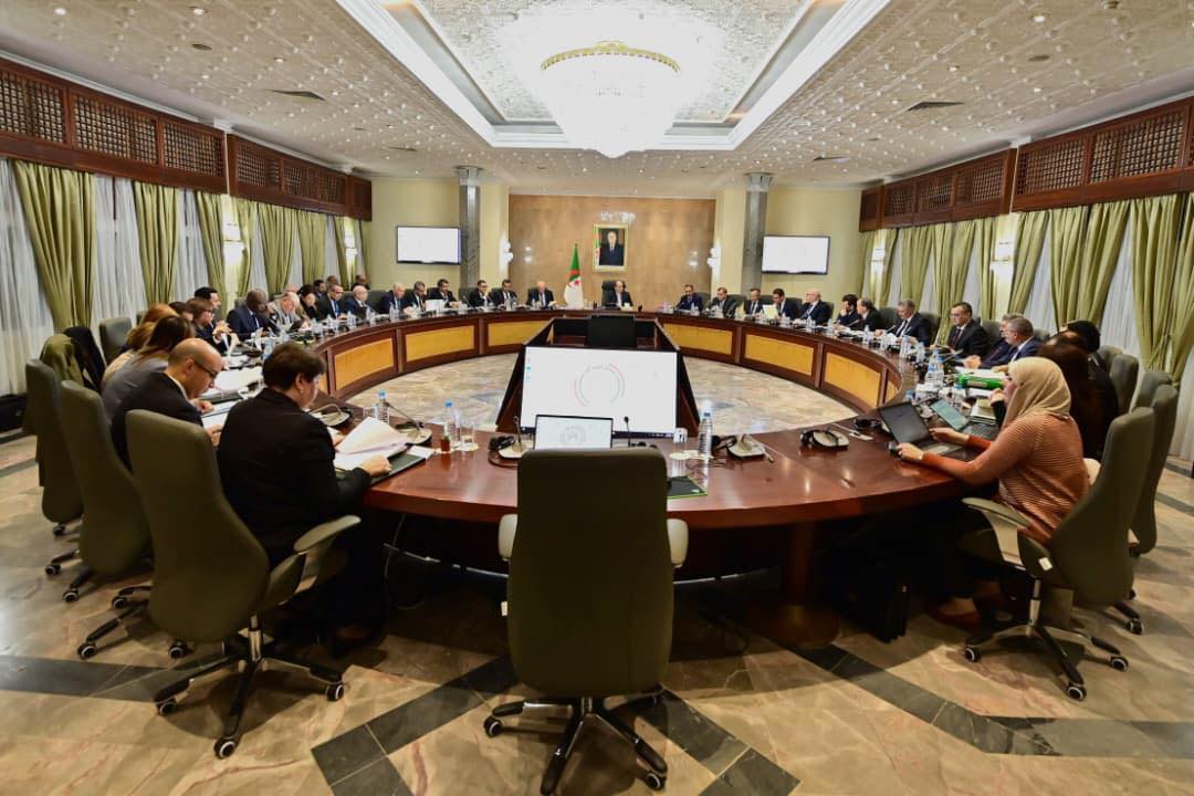 سيفي غريب يترأس اجتماعا للحكومة