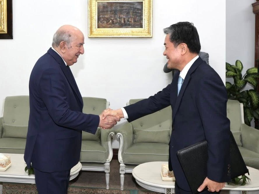 رئيس الجمهورية يستقبل سفير جمهورية كوريا