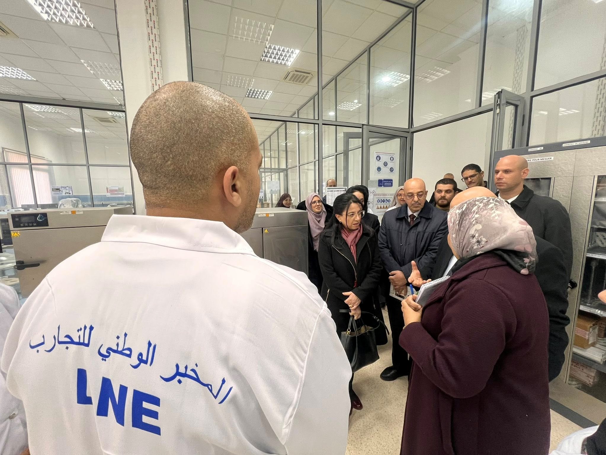 المخبر الوطني للتجارب: السيدة عبد اللطيف تؤكد على ضرورة تكثيف مراقبة  المنتجات المرتبطة بالأمن والسلامة