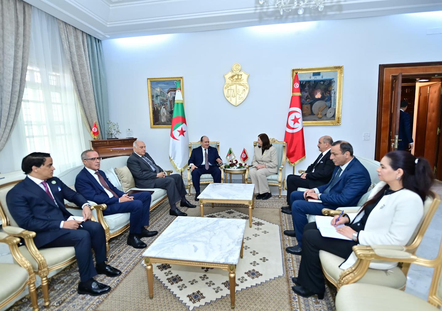 محادثات بين الوزير الأول سيفي غريب و رئيسة الحكومة التونسية