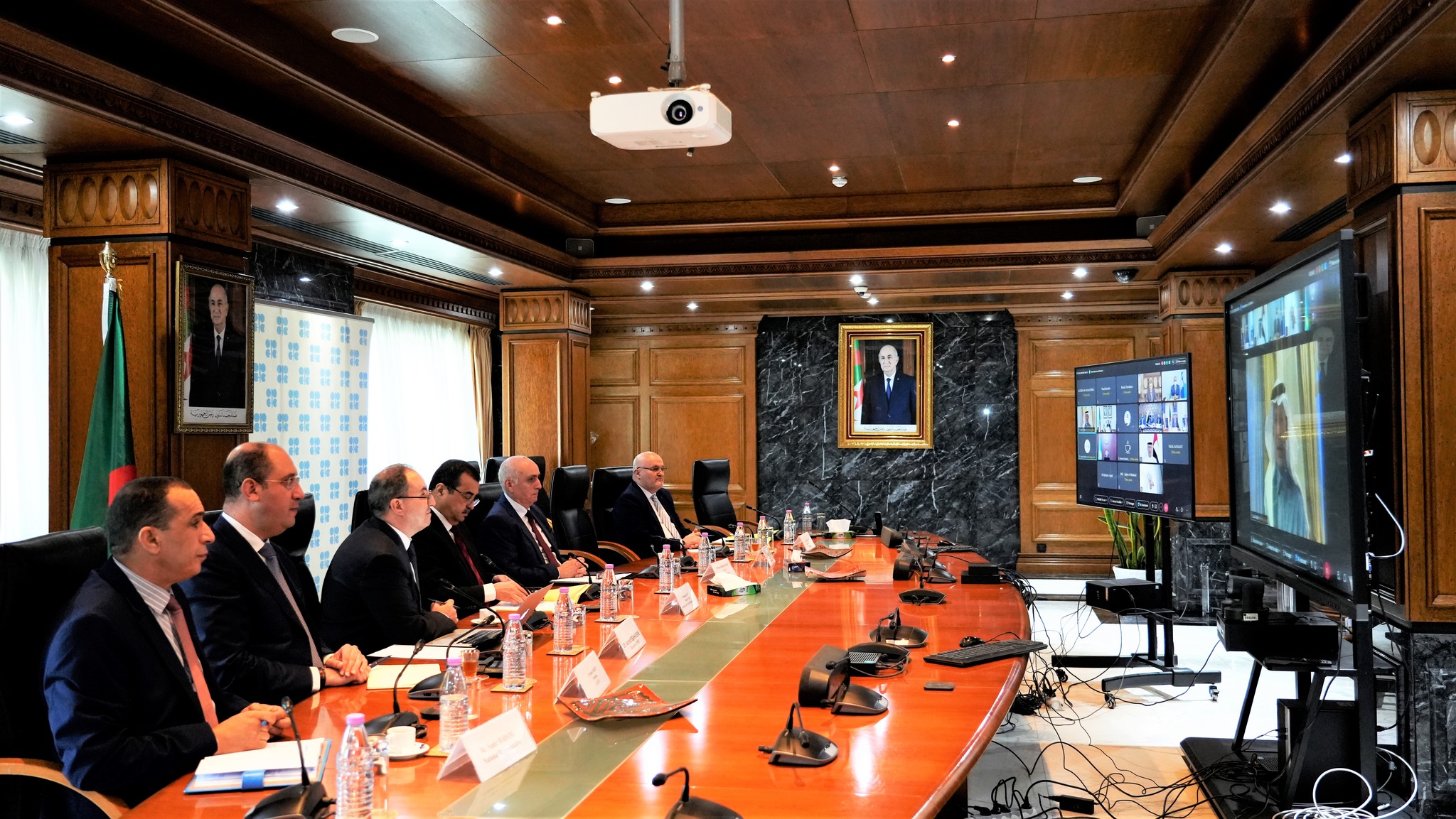 دول أوبك+ تؤكد التزامها بتجميد زيادات إنتاج النفط خلال الثلاثي الأول