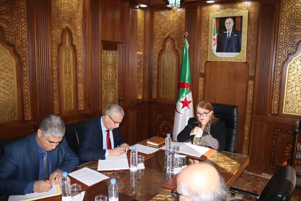 سياحة: جلسة عمل تقنية لمتابعة وضعية مشروع إعادة تهيئة وعصرنة فندق "السفير" 