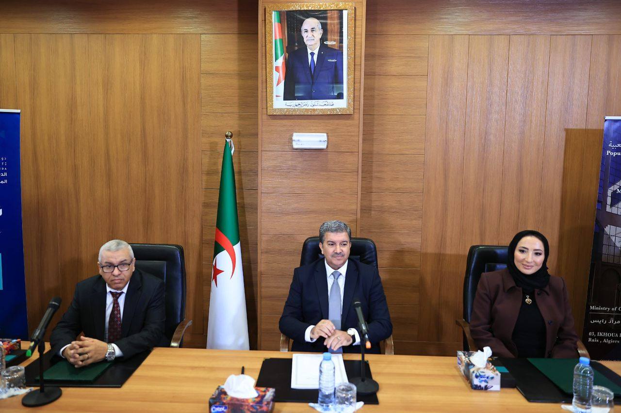 وزير الاتصال زهير بوعمامة