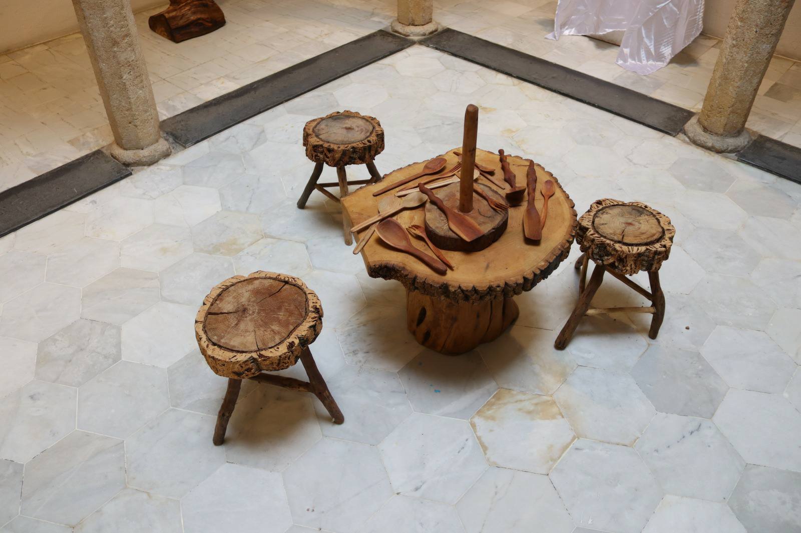 النحات الطاهر مسعودي يعرض أعماله بالجزائر العاصمة