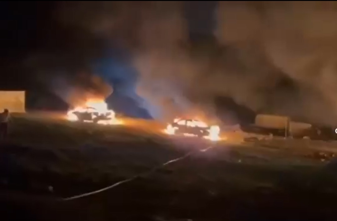 اصابة فلسطينيين واجانب في هجوم واسع للمستوطنين شمال القدس المحتلة