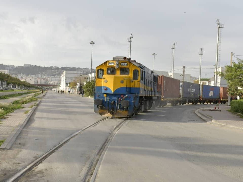 نقل الحاويات بالقطار