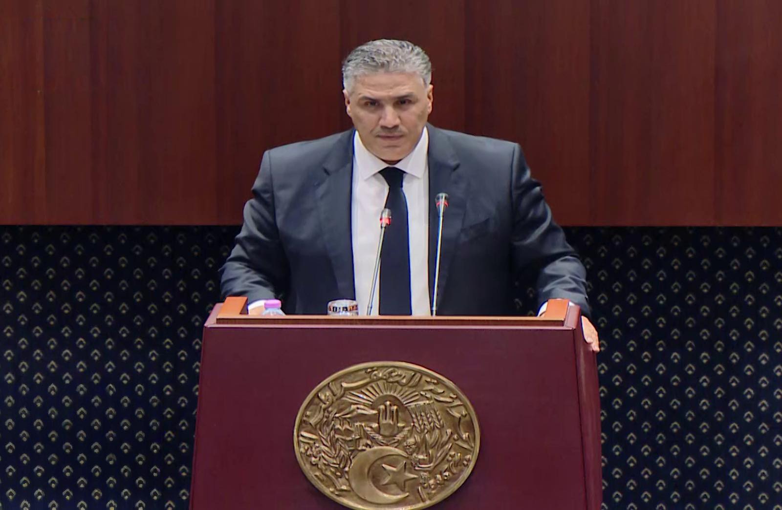 قطاع السكن والعمران يعمل على تحفيز مؤسسات البناء على إنجاز مشاريع التجهيزات العمومية بالولايات الجنوبية